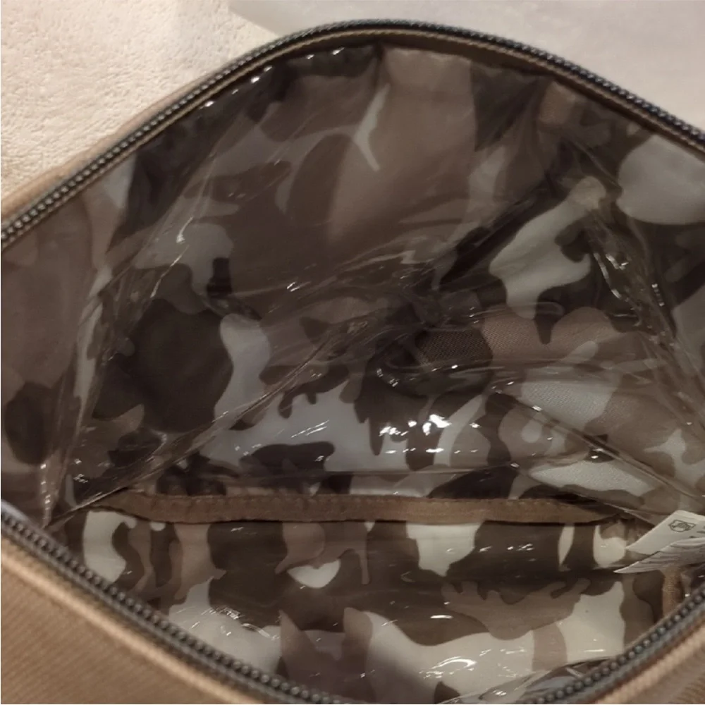 Lug Volley Luxe VL “Sand” Quilted Organizer. NWT with storage bag
